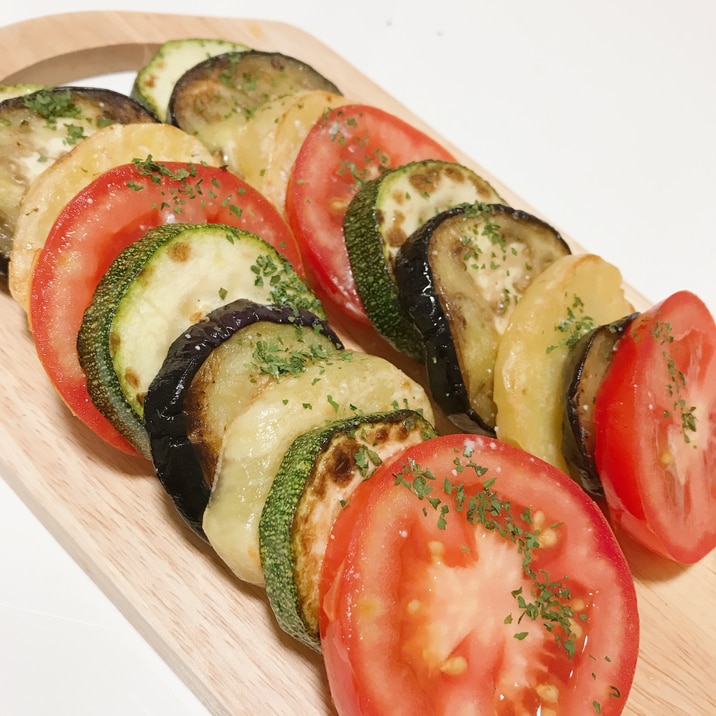 フライパンで焼くだけ ズッキーニとナスのグリル レシピ 作り方 By 初陽 楽天レシピ フライパンで焼くだけ ズッキーニとナスのグリル レシピ 作り方 By 初陽 楽天レシピ
